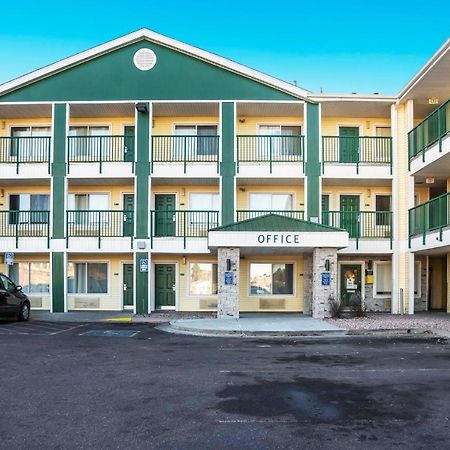 Hometowne Studios By Red Roof Colorado Springs - Airport Exteriör bild