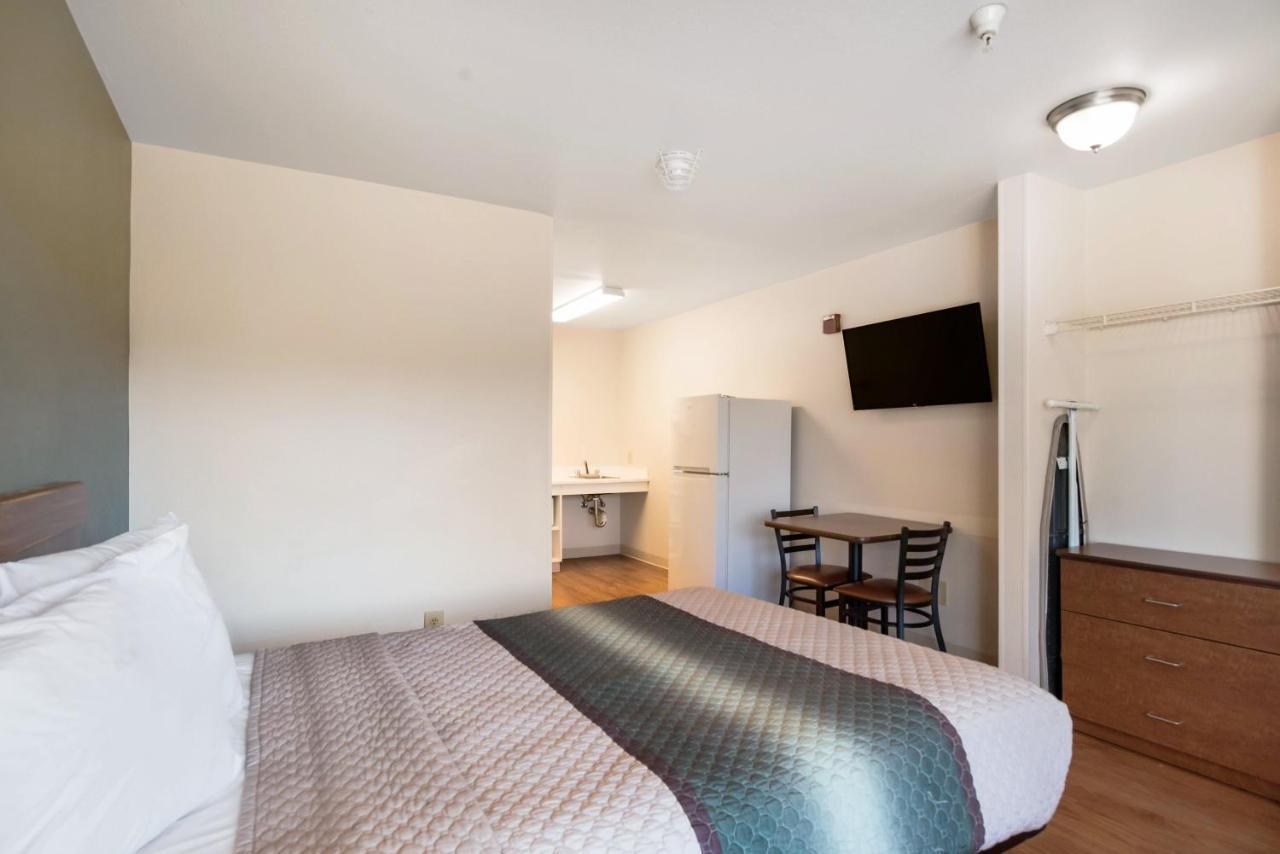 Hometowne Studios By Red Roof Colorado Springs - Airport Exteriör bild