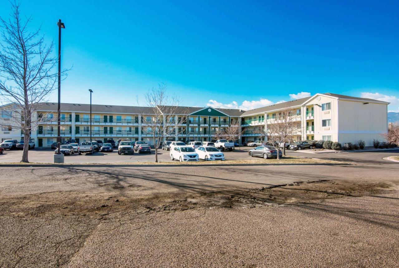 Hometowne Studios By Red Roof Colorado Springs - Airport Exteriör bild