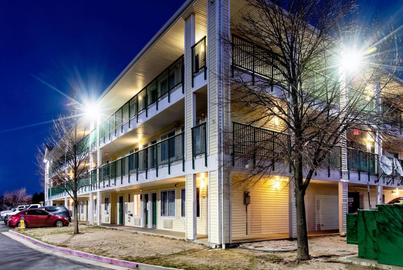 Hometowne Studios By Red Roof Colorado Springs - Airport Exteriör bild