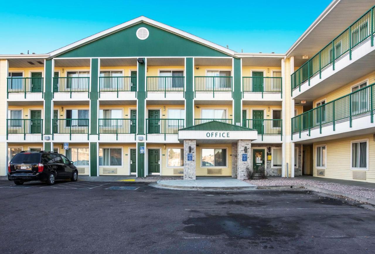 Hometowne Studios By Red Roof Colorado Springs - Airport Exteriör bild
