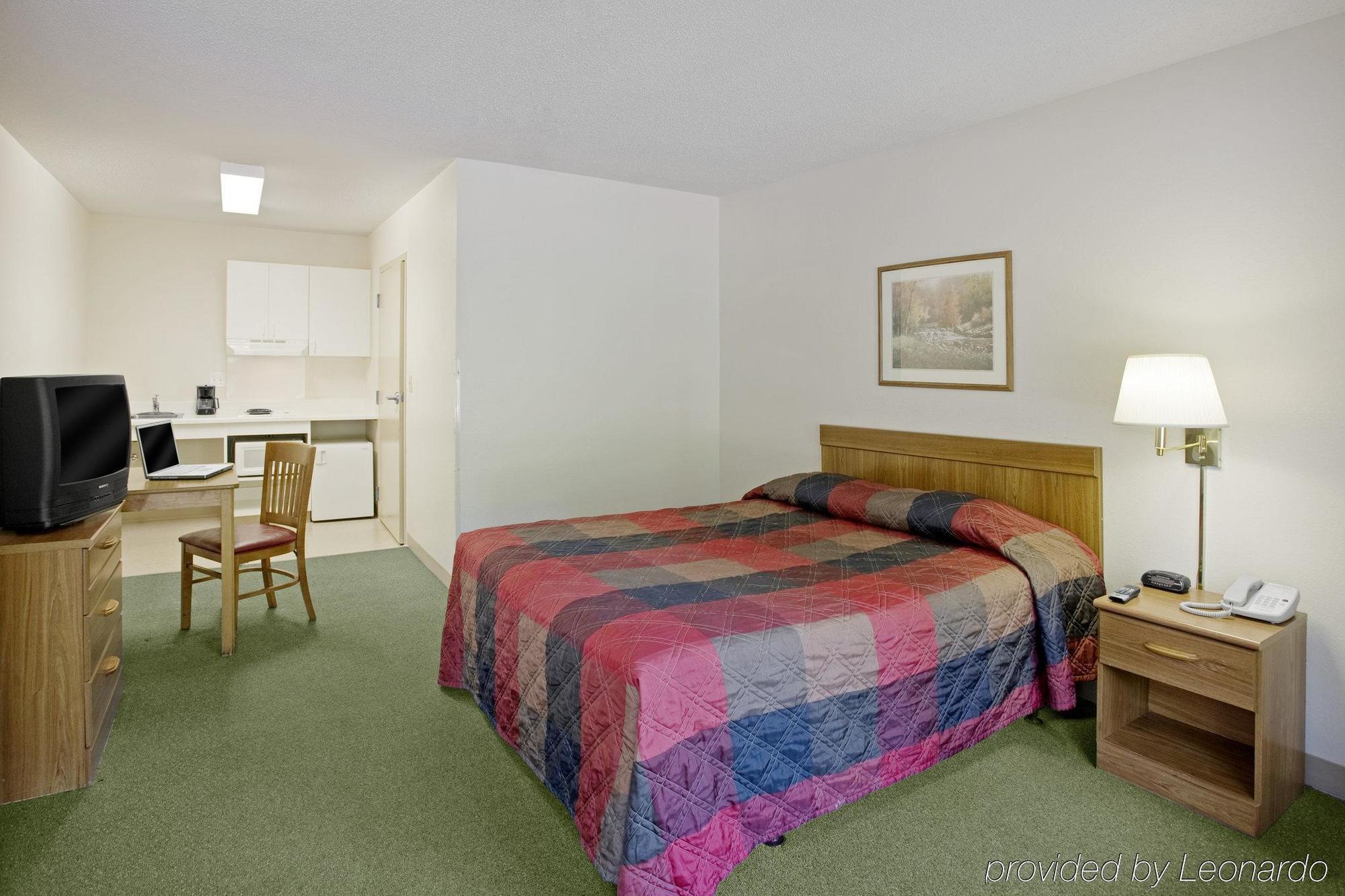 Hometowne Studios By Red Roof Colorado Springs - Airport Exteriör bild