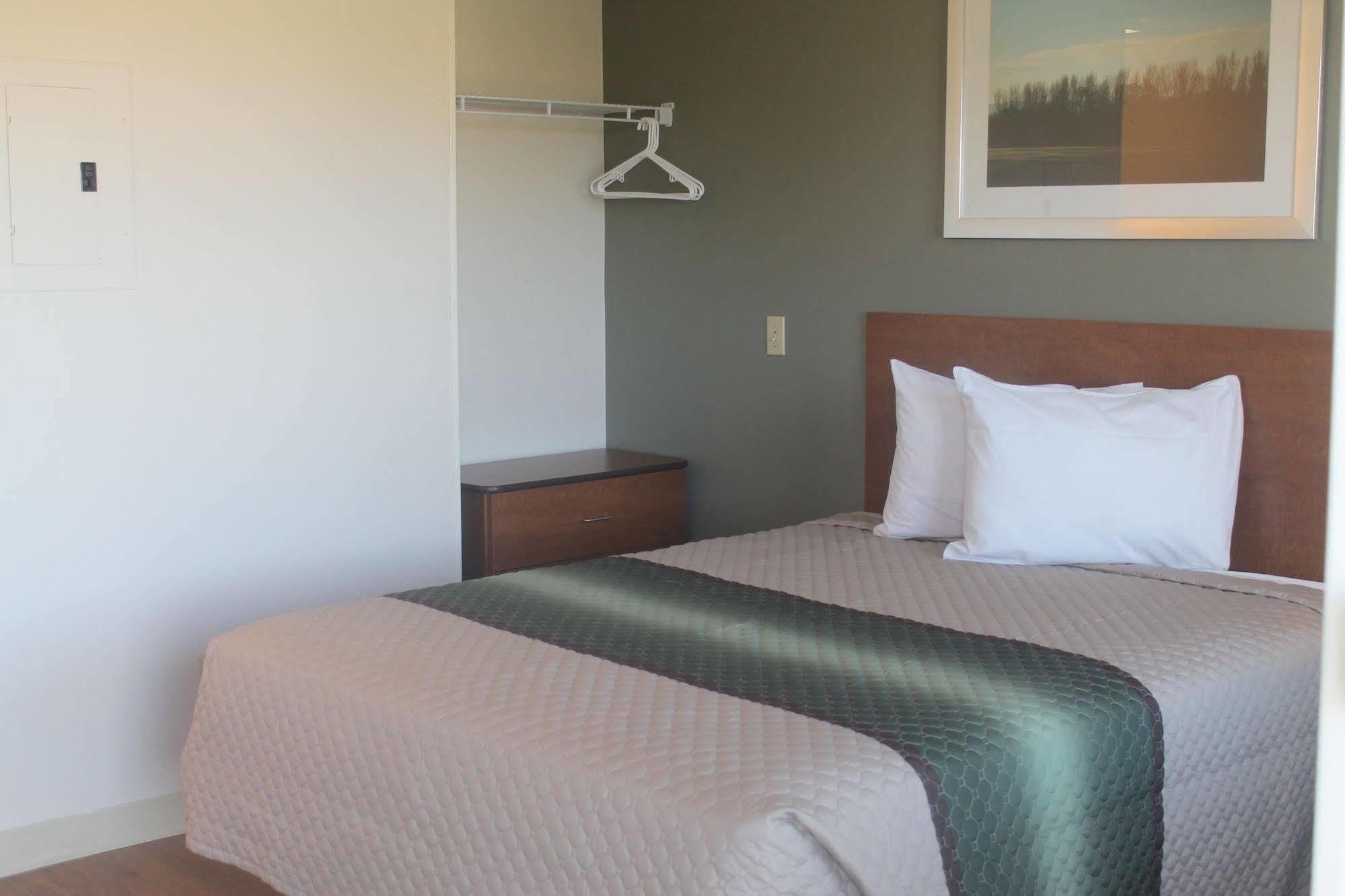 Hometowne Studios By Red Roof Colorado Springs - Airport Exteriör bild