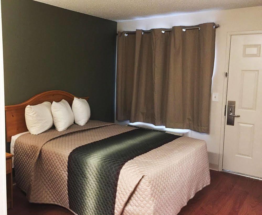 Hometowne Studios By Red Roof Colorado Springs - Airport Exteriör bild